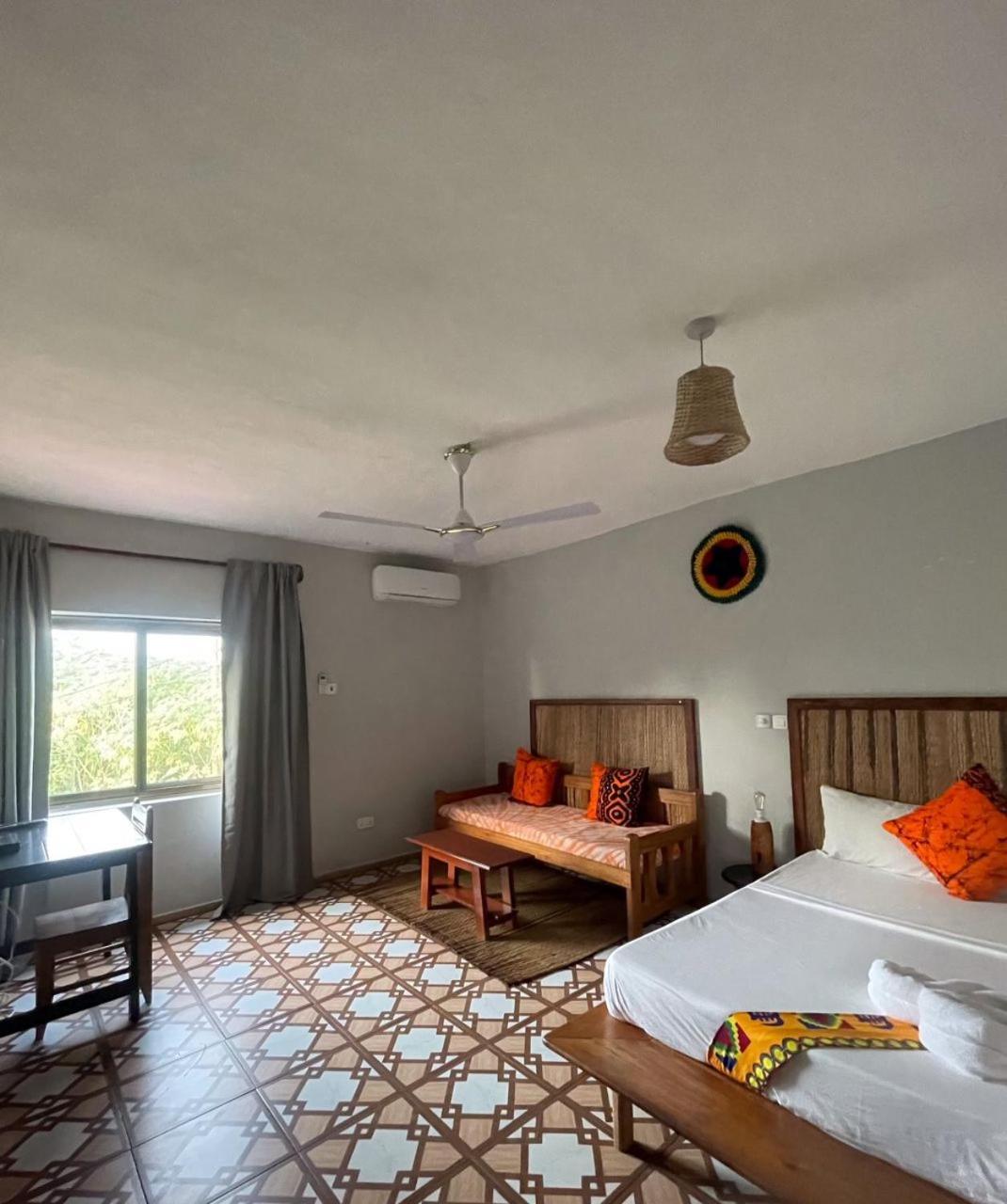 Hotel Afiki à Elmina Extérieur photo