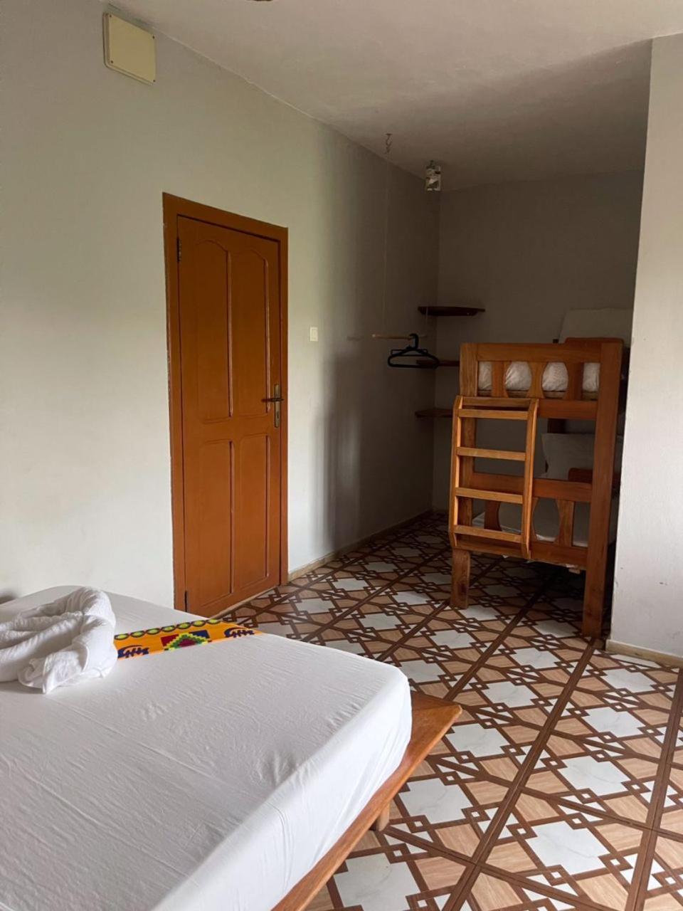 Hotel Afiki à Elmina Extérieur photo