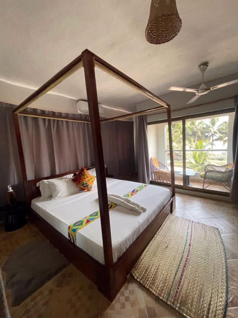 Hotel Afiki à Elmina Extérieur photo