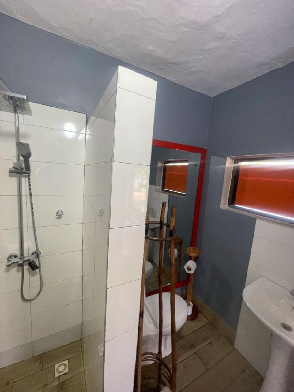 Hotel Afiki à Elmina Extérieur photo