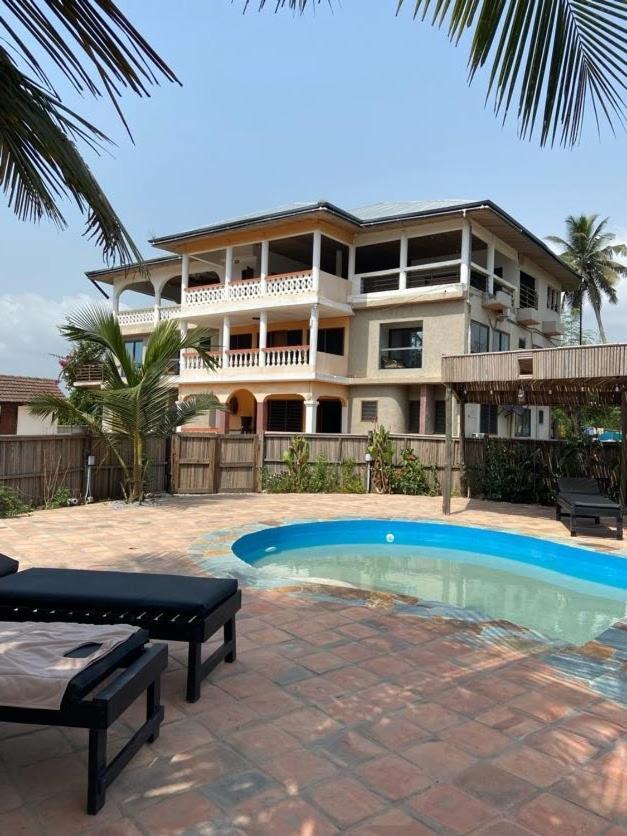 Hotel Afiki à Elmina Extérieur photo
