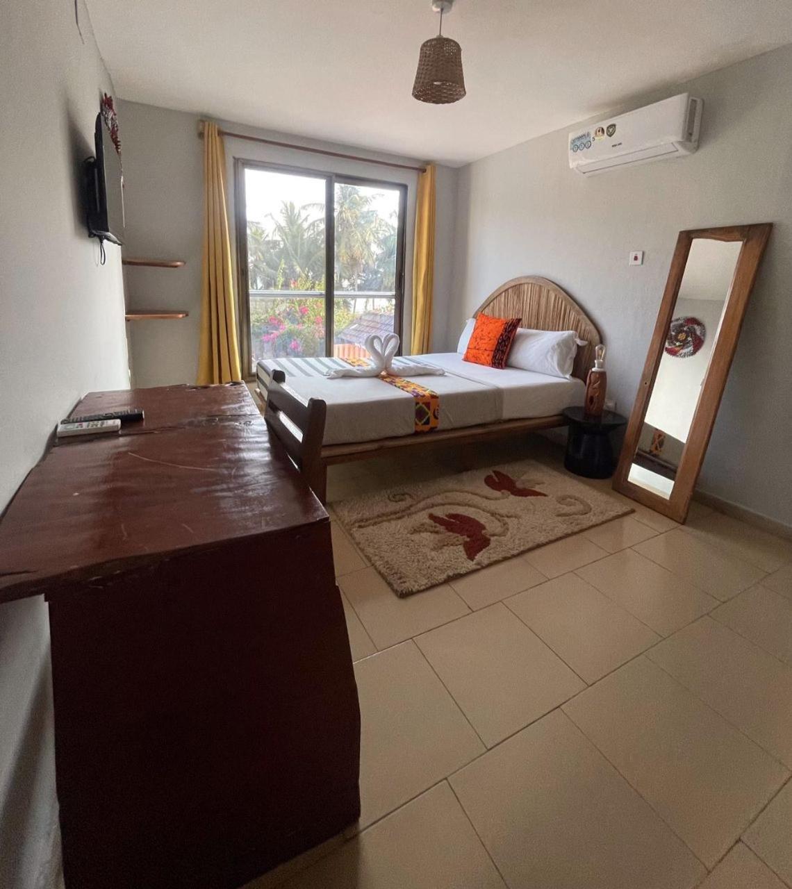 Hotel Afiki à Elmina Extérieur photo