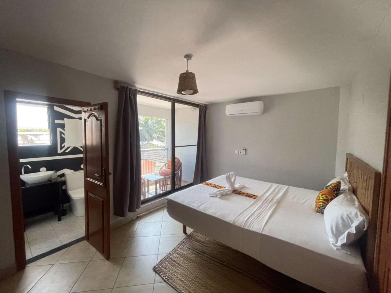 Hotel Afiki à Elmina Extérieur photo