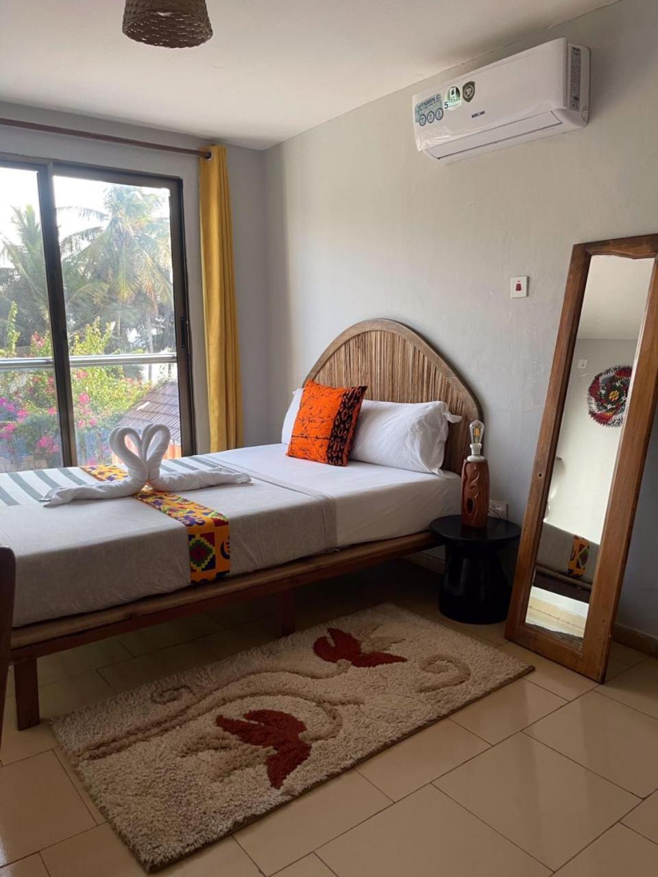 Hotel Afiki à Elmina Extérieur photo