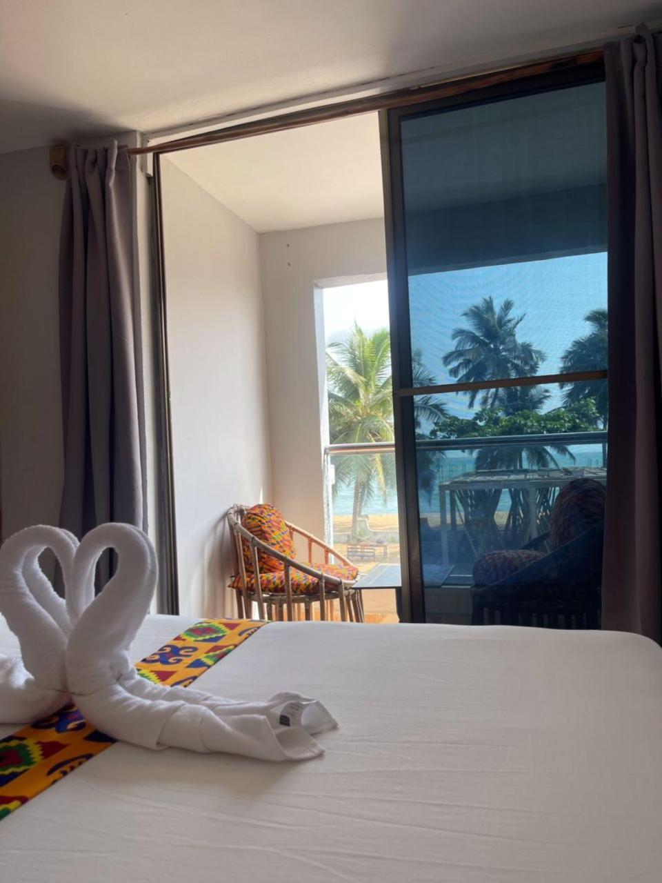 Hotel Afiki à Elmina Extérieur photo
