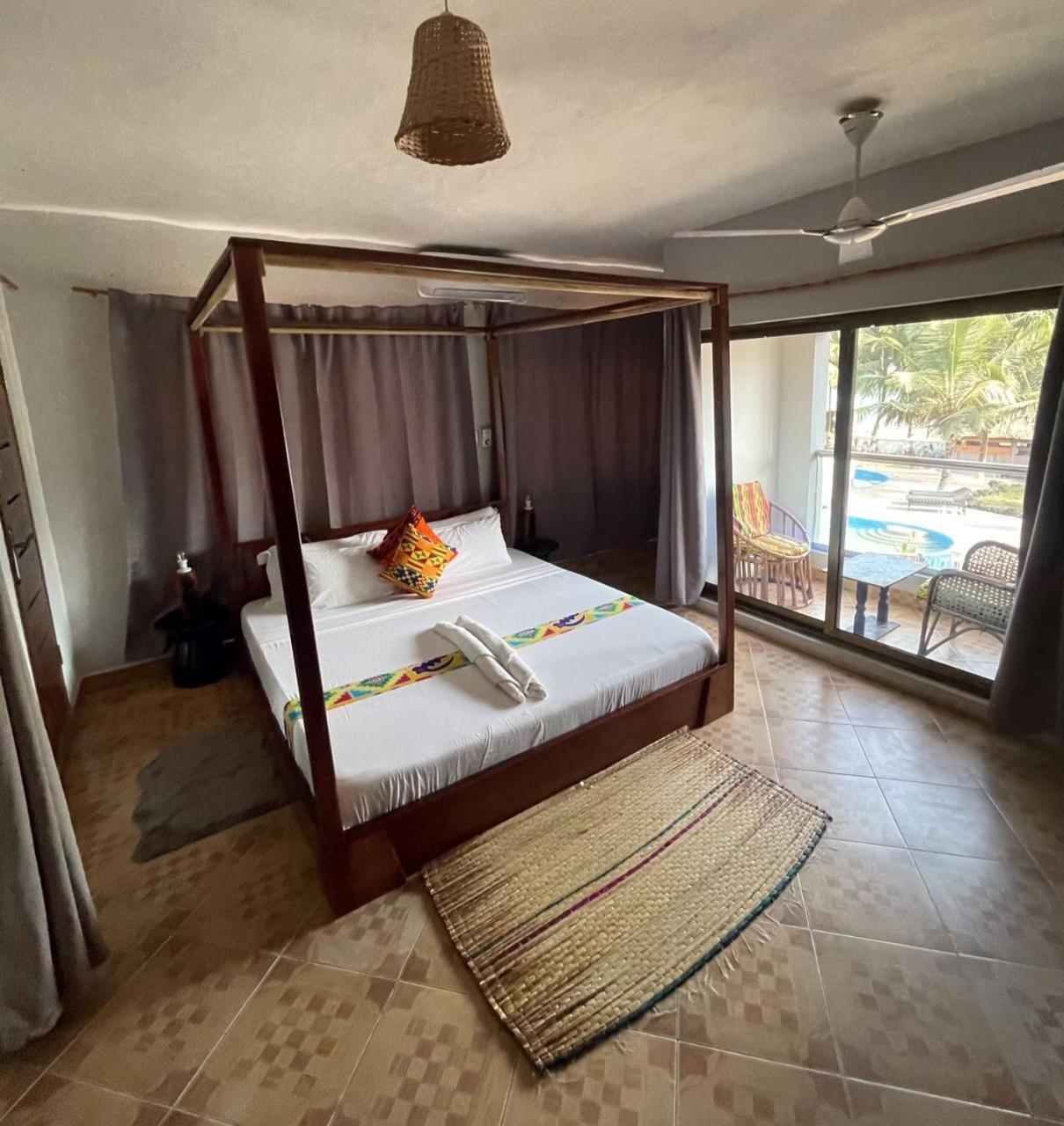 Hotel Afiki à Elmina Extérieur photo