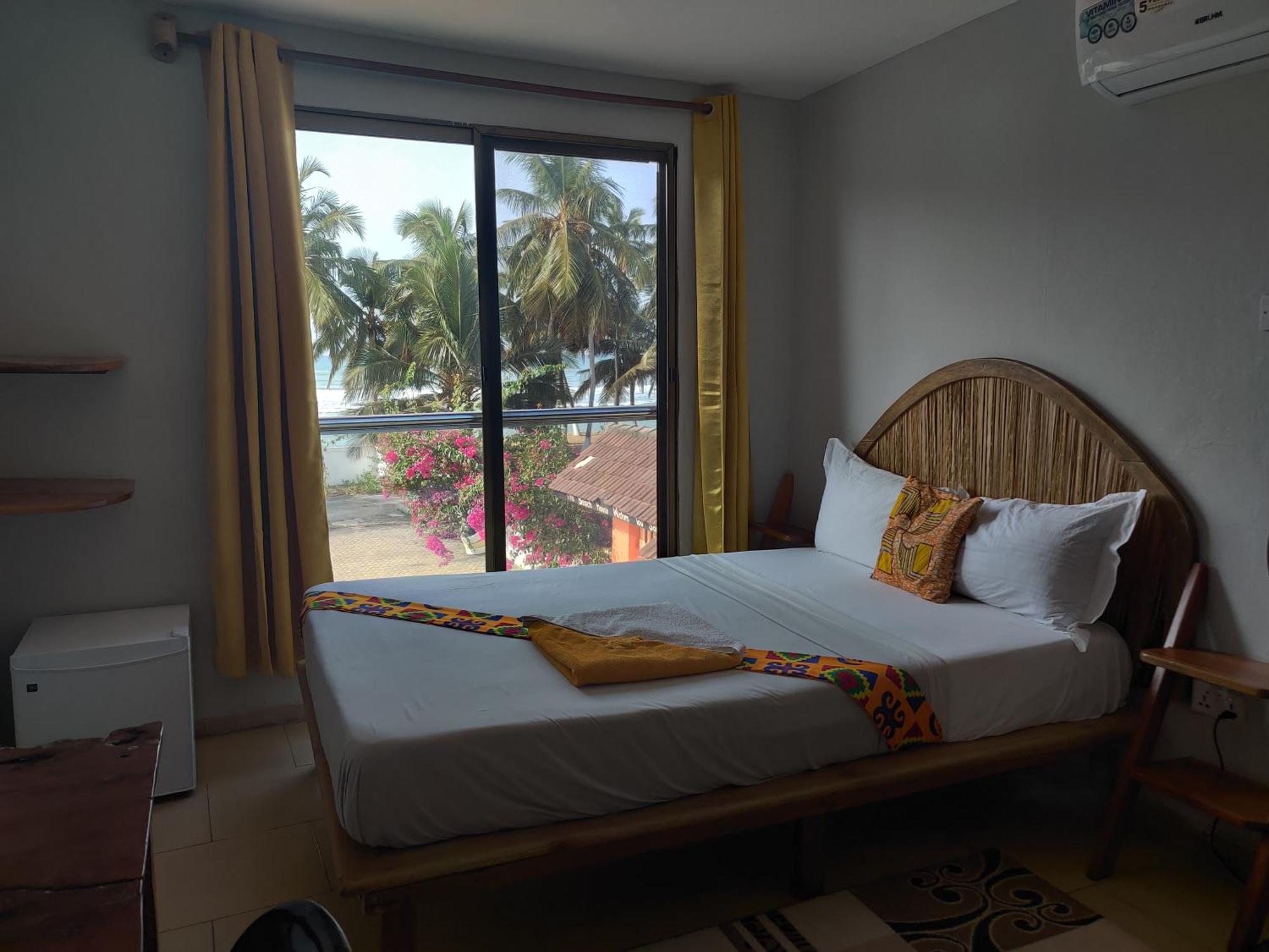 Hotel Afiki à Elmina Extérieur photo
