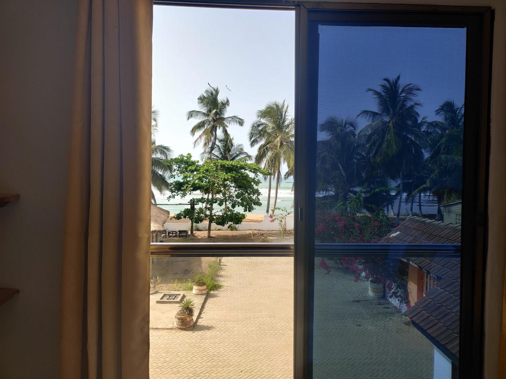 Hotel Afiki à Elmina Extérieur photo