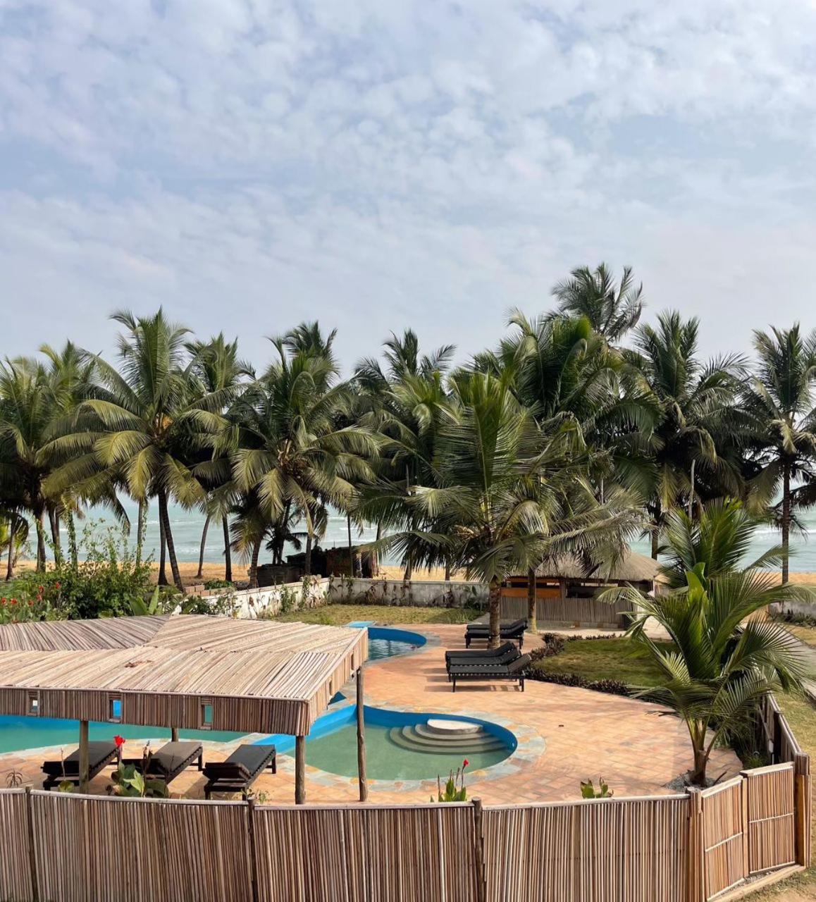Hotel Afiki à Elmina Extérieur photo
