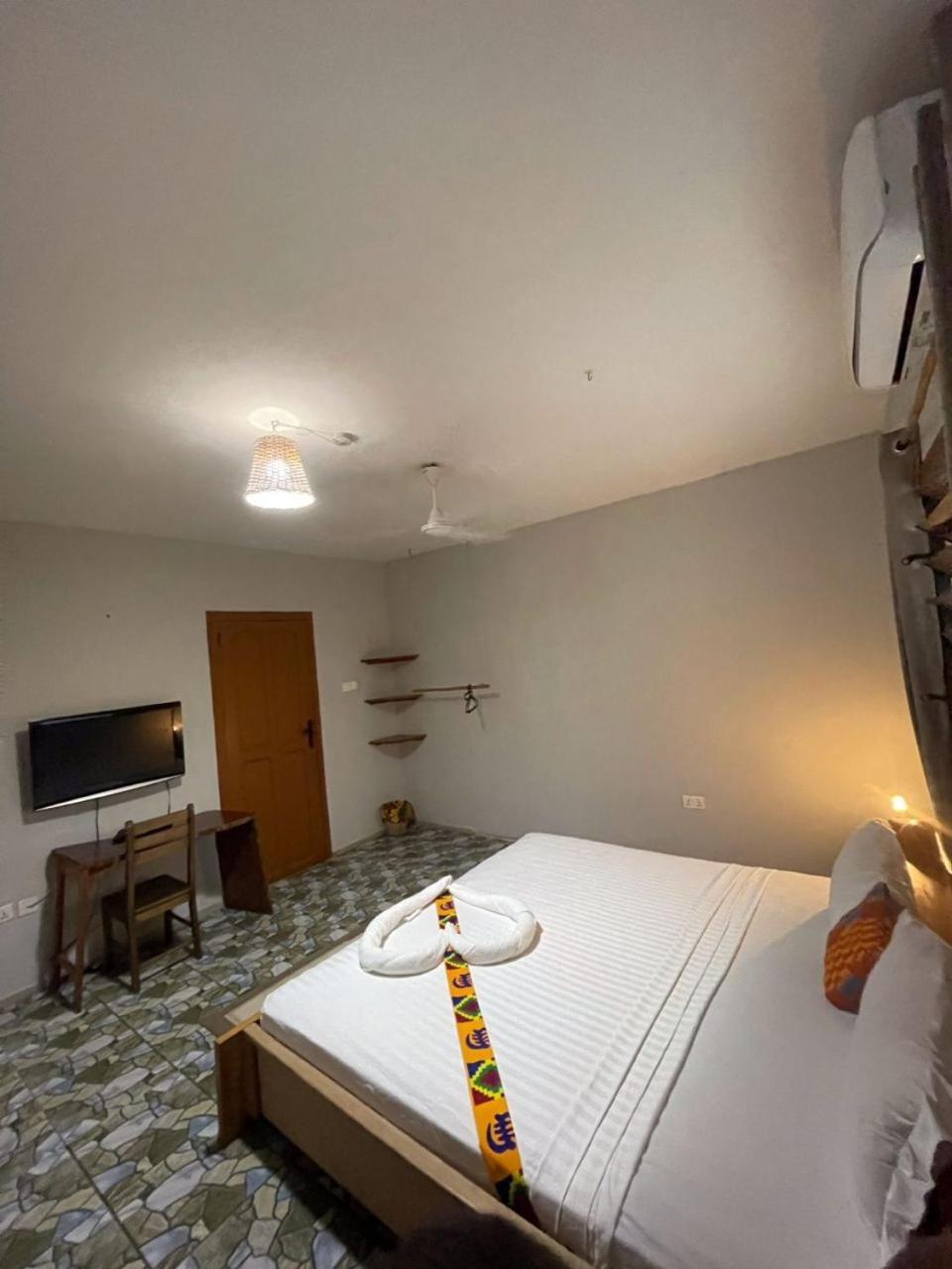 Hotel Afiki à Elmina Extérieur photo