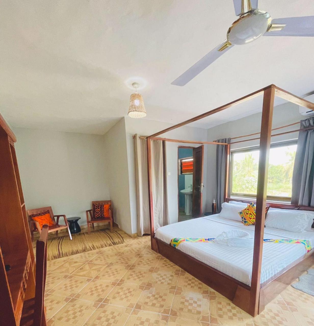 Hotel Afiki à Elmina Extérieur photo