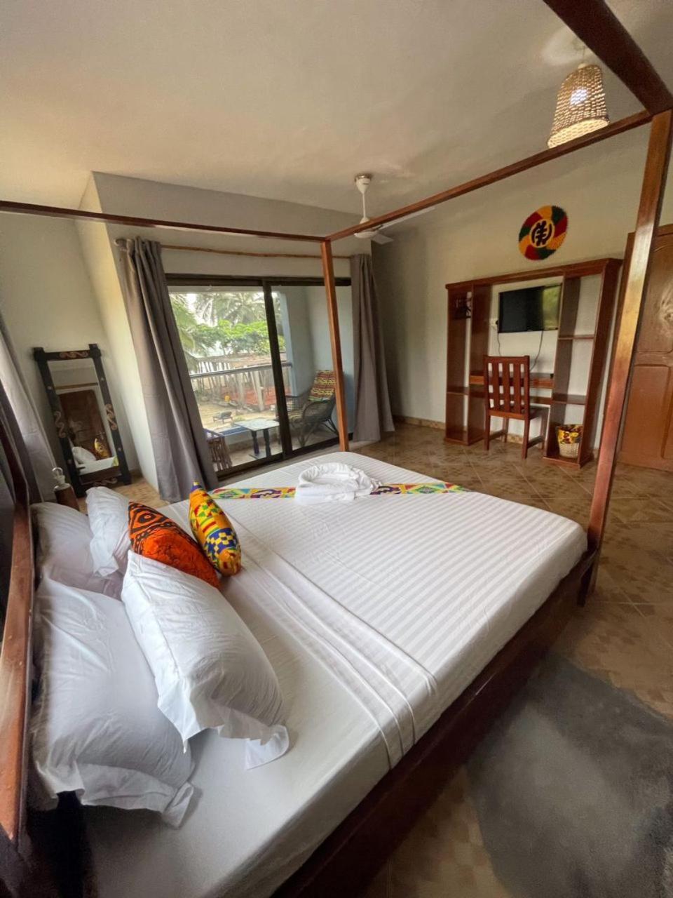 Hotel Afiki à Elmina Extérieur photo