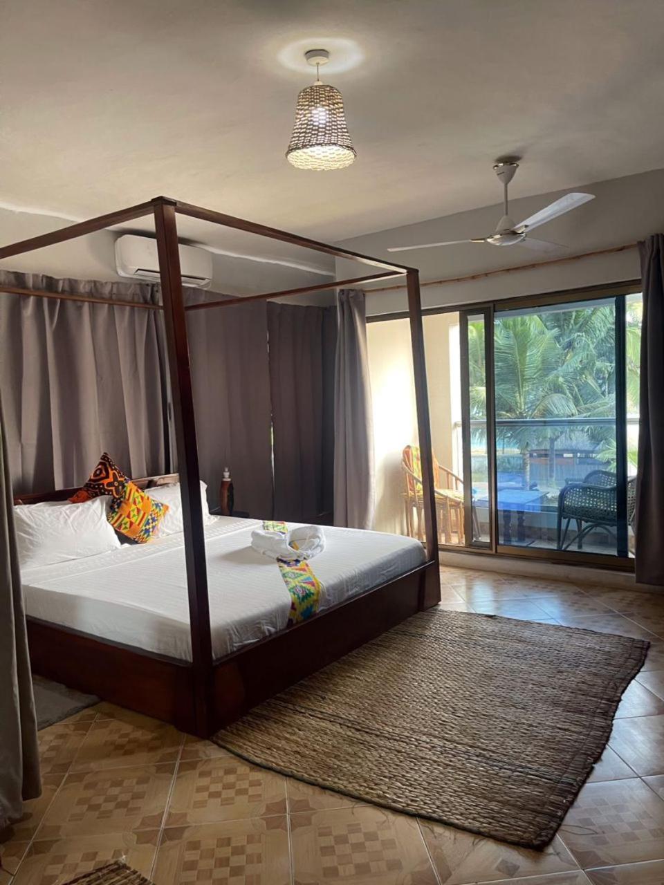 Hotel Afiki à Elmina Extérieur photo